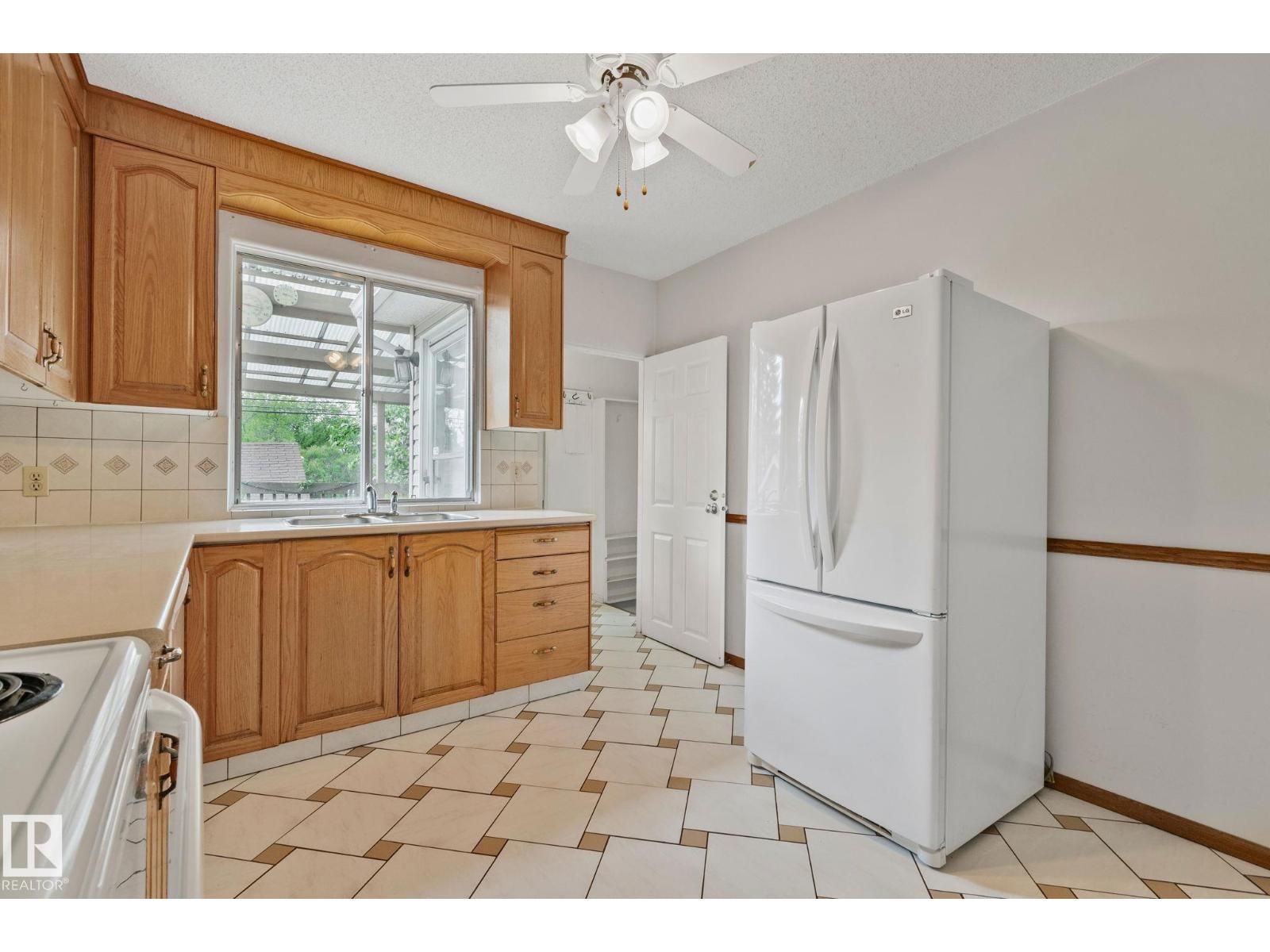 9727 69 AV NW - 20
