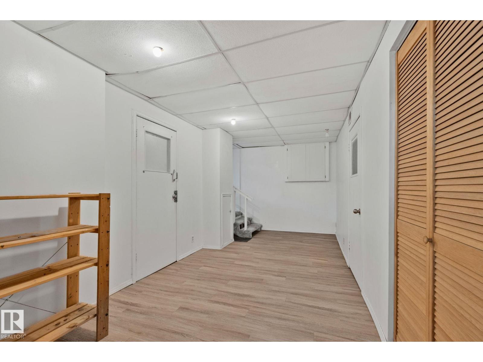 9727 69 AV NW - 21