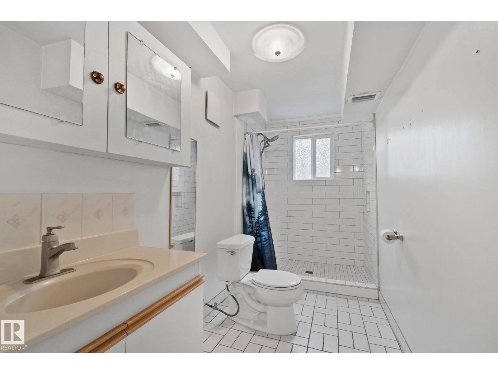 9727 69 AV NW - 26
