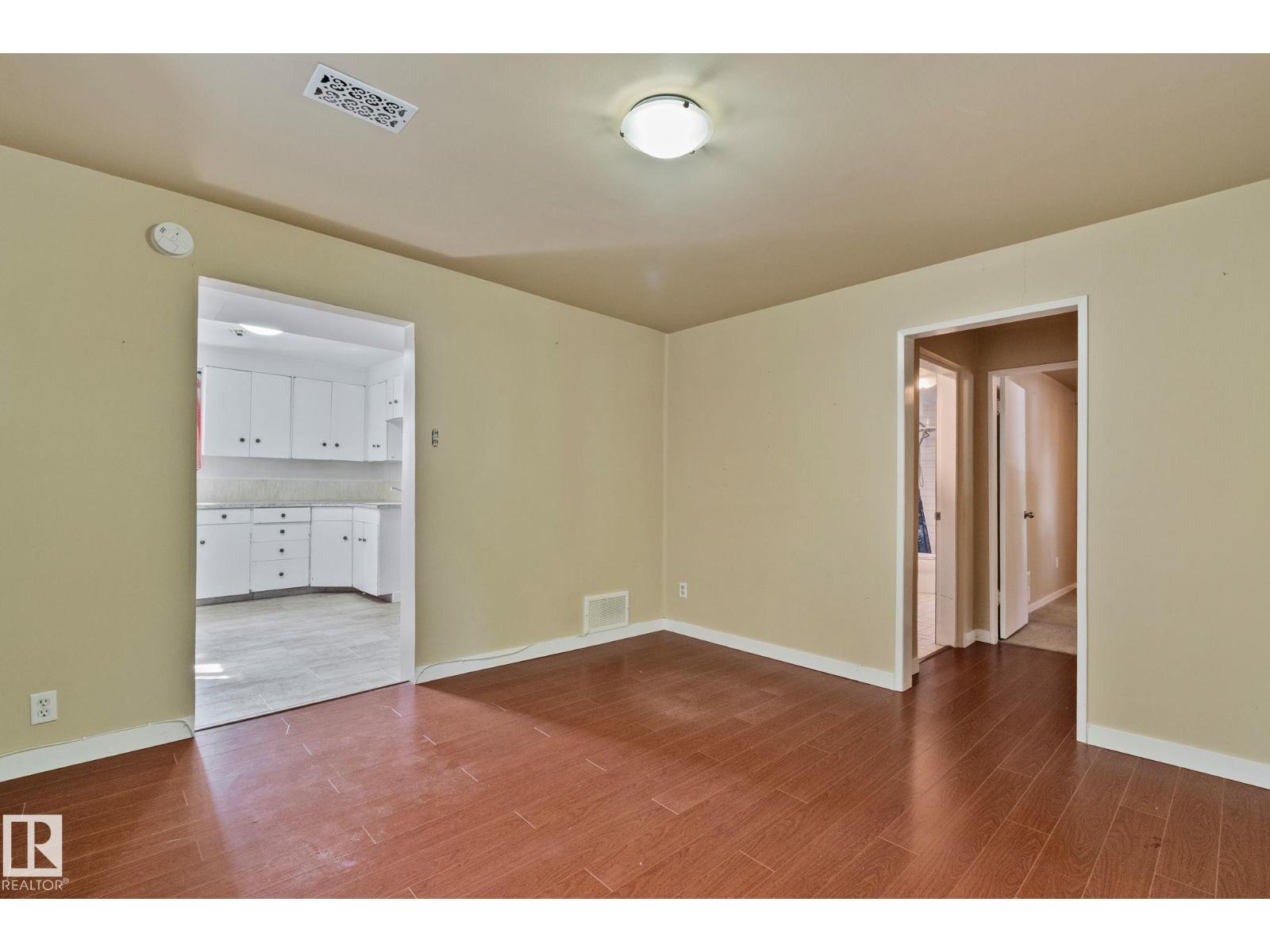 9727 69 AV NW - 27