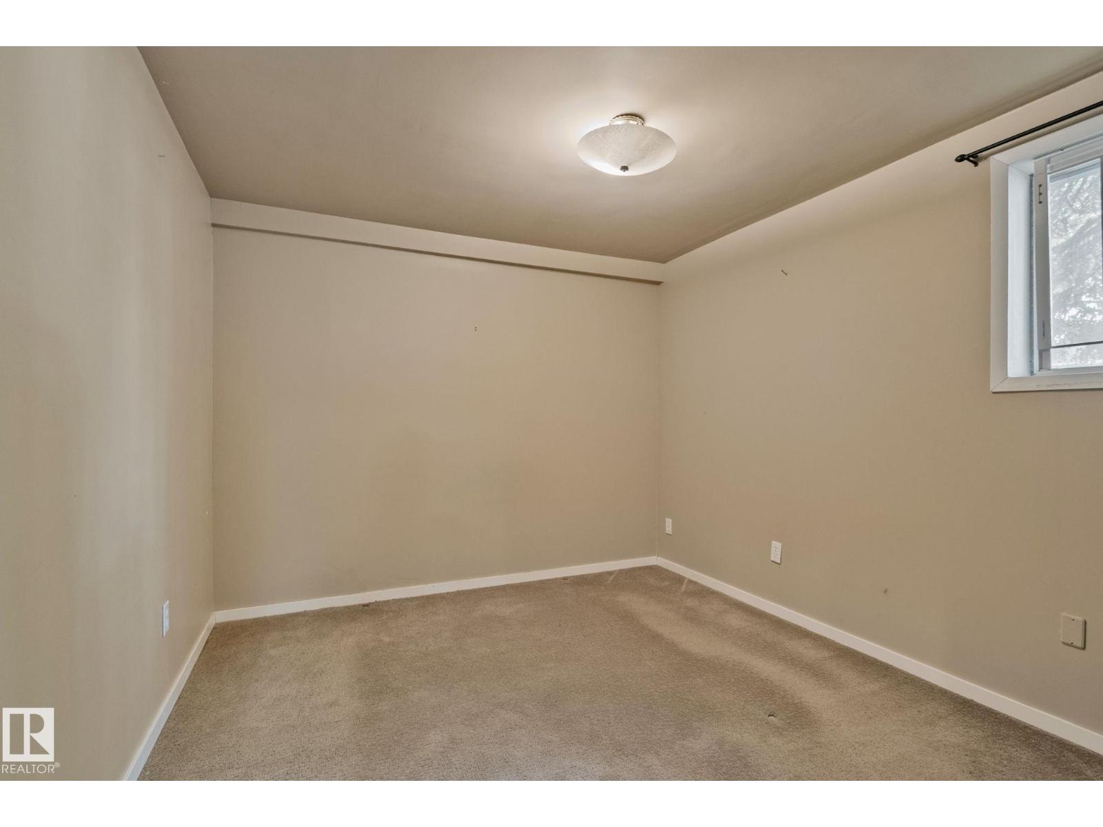 9727 69 AV NW - 30