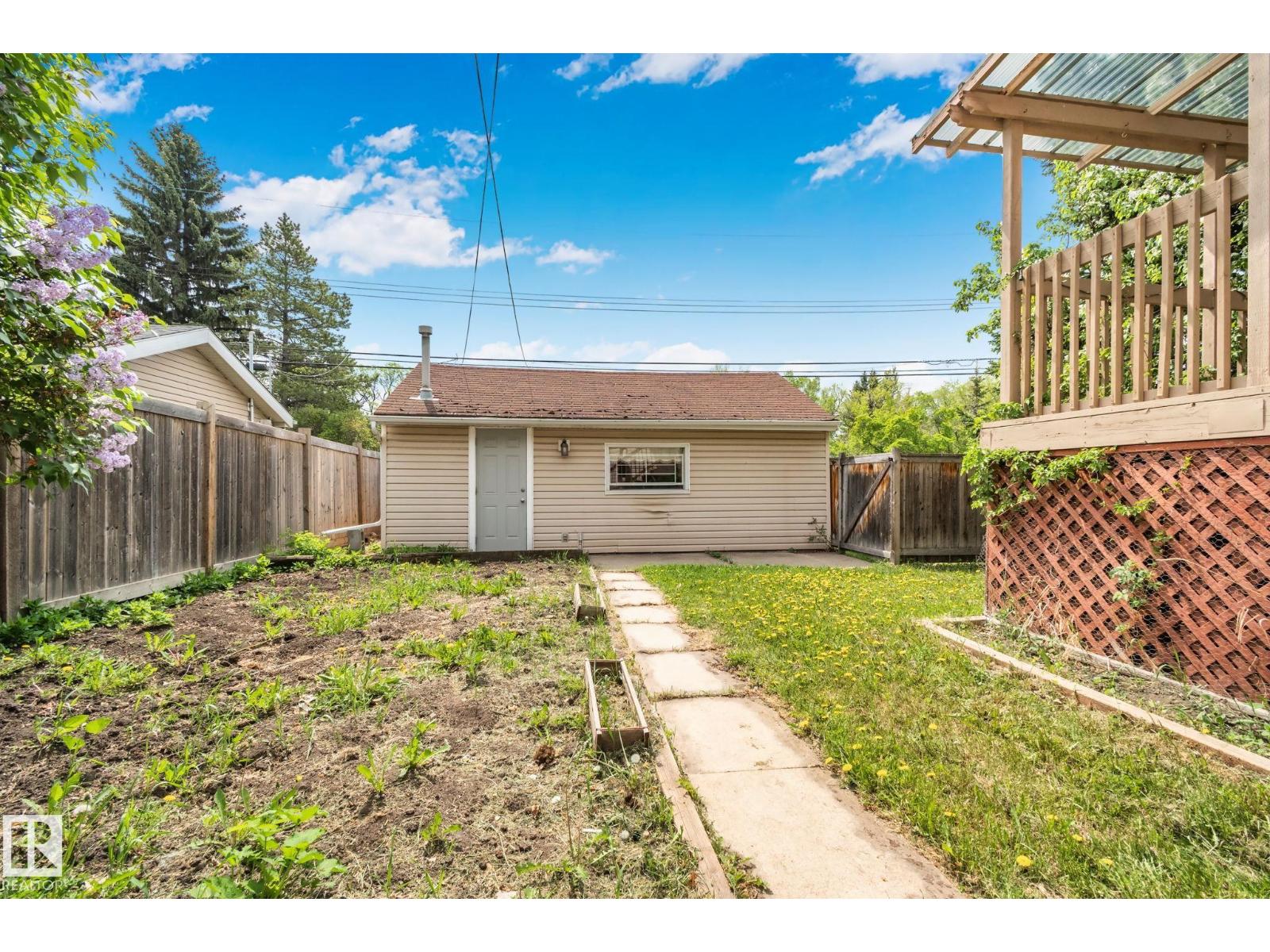 9727 69 AV NW - 34