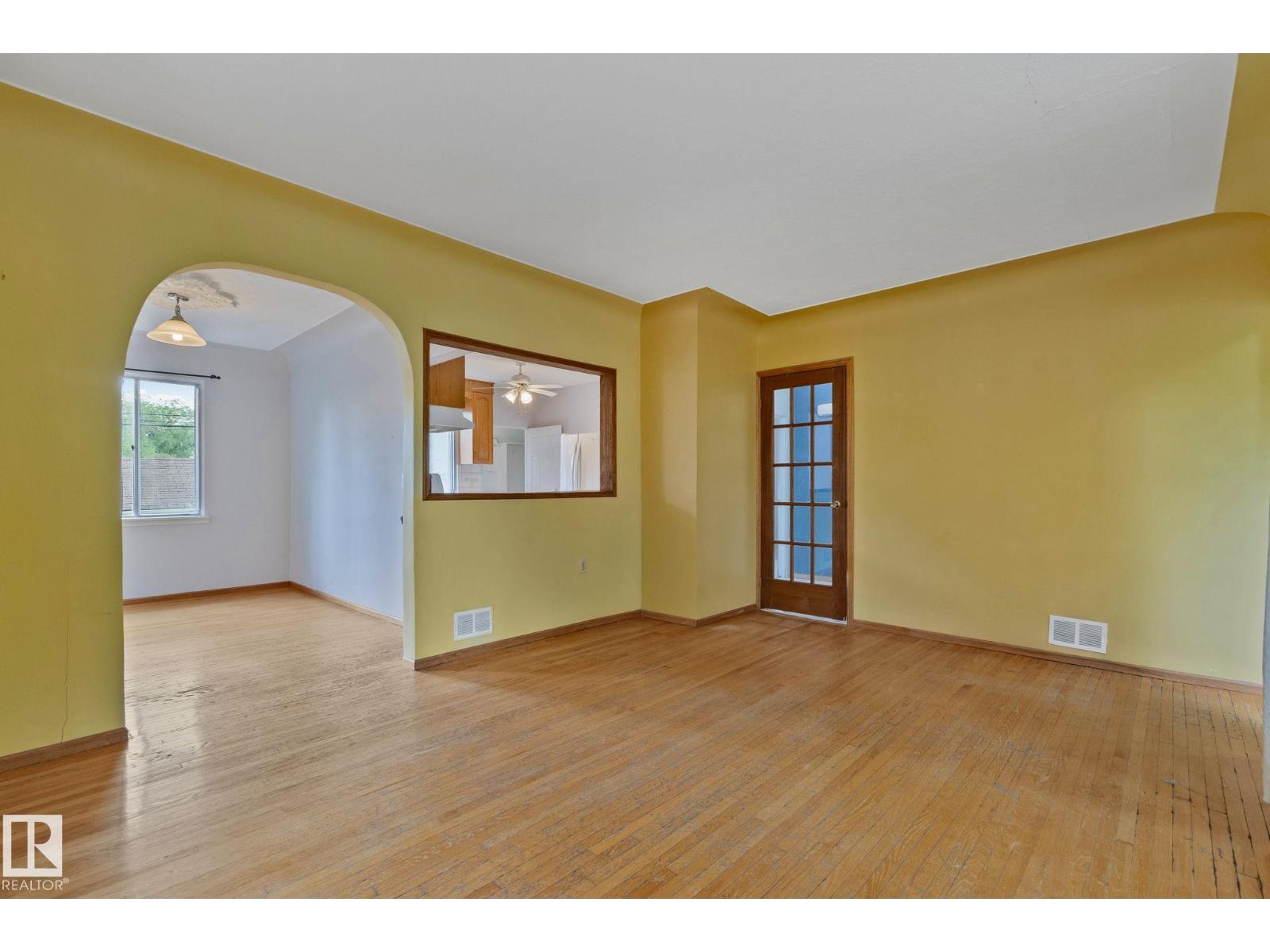 9727 69 AV NW - 6
