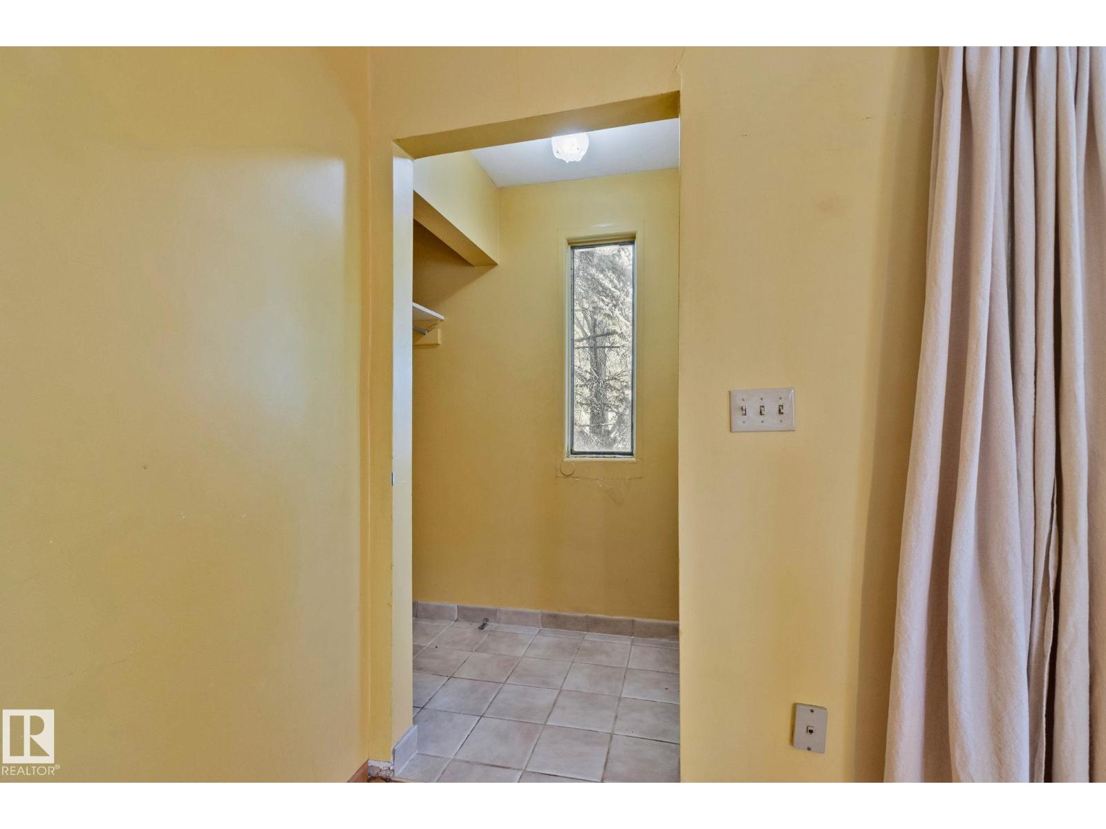 9727 69 AV NW - 7