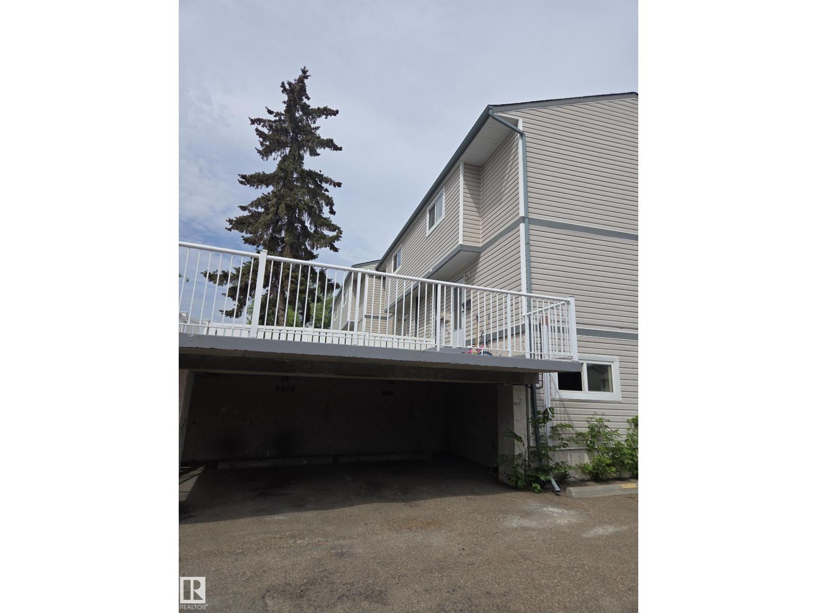 8433 29 AV NW - 12