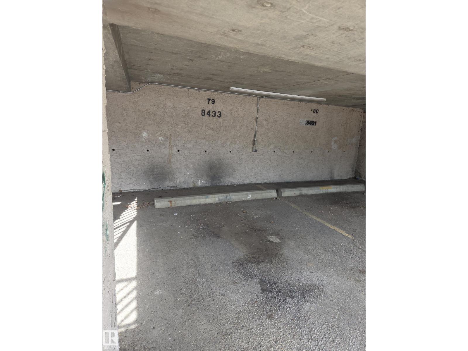 8433 29 AV NW - 13