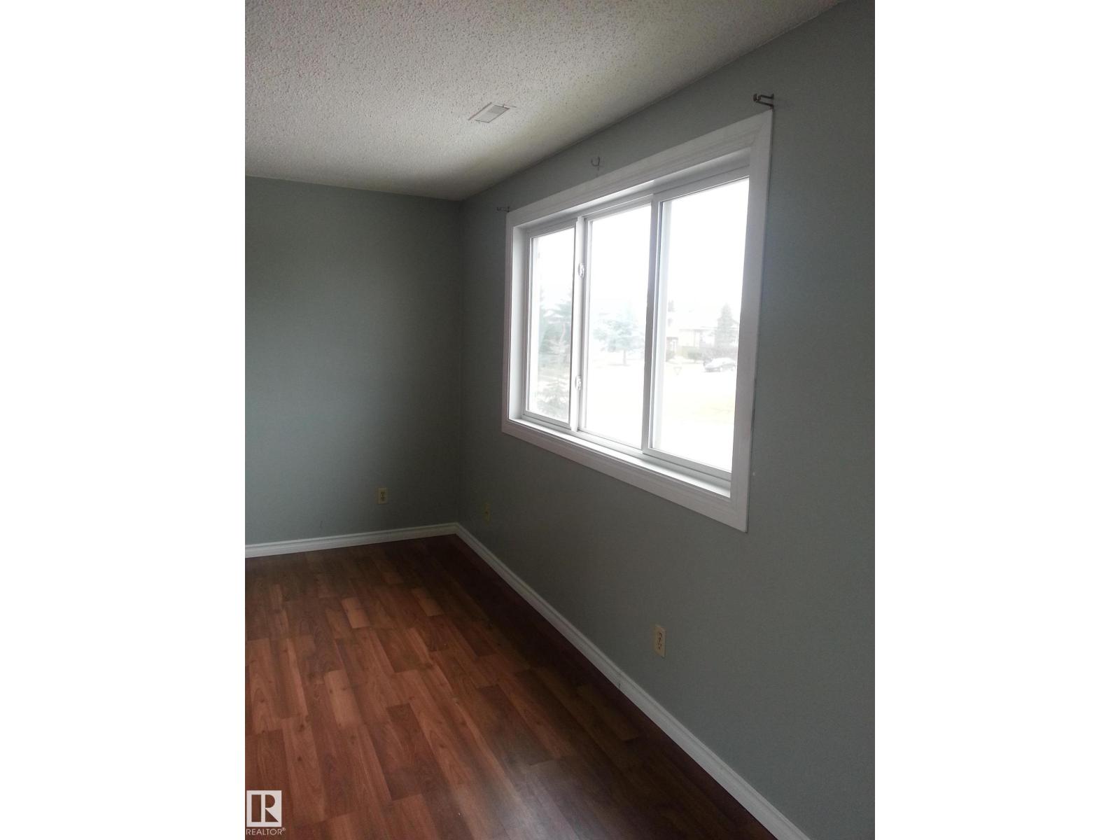 8433 29 AV NW - 4
