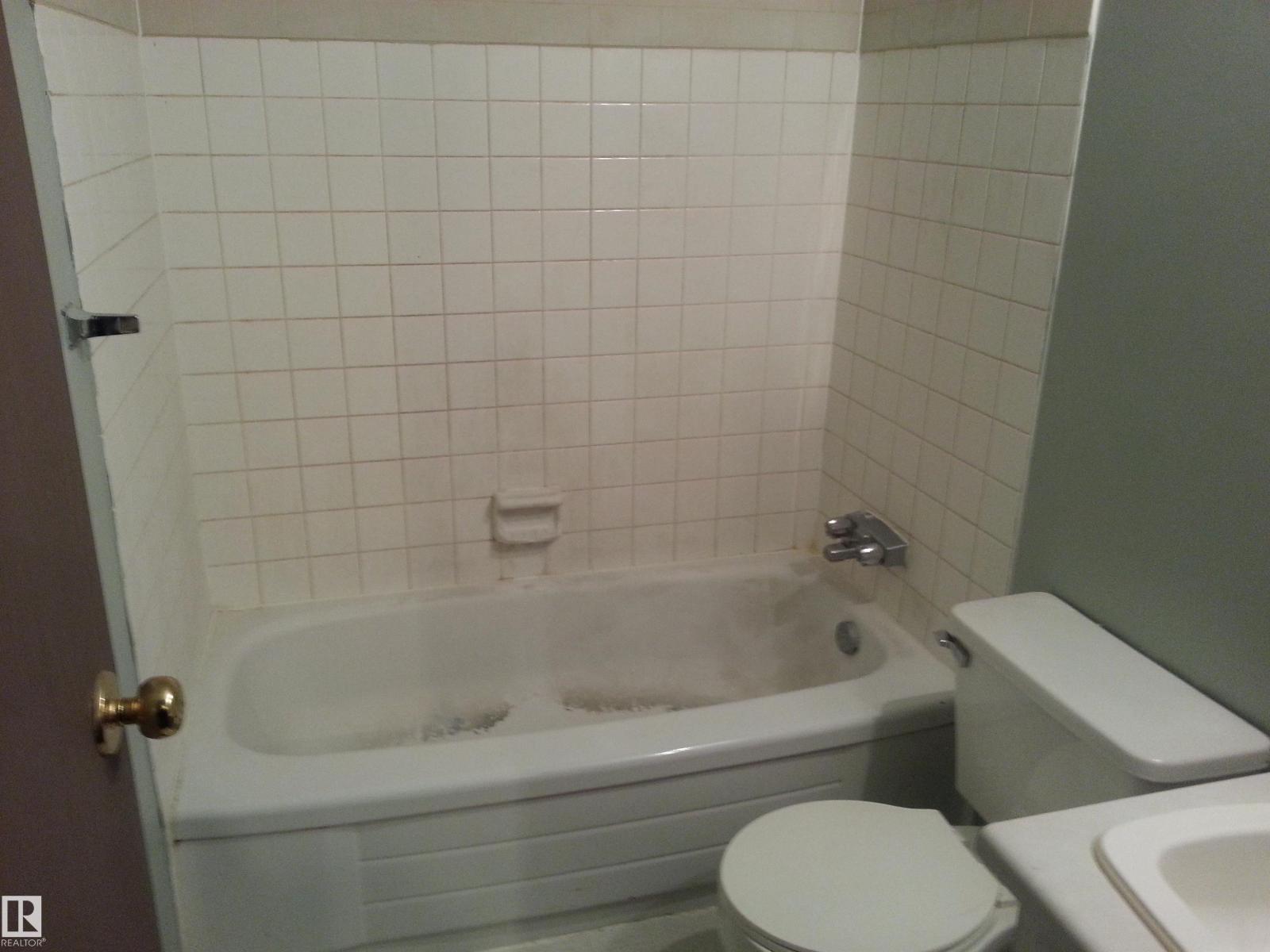 8433 29 AV NW - 8