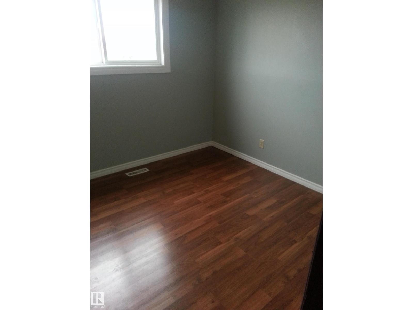 8433 29 AV NW - 9