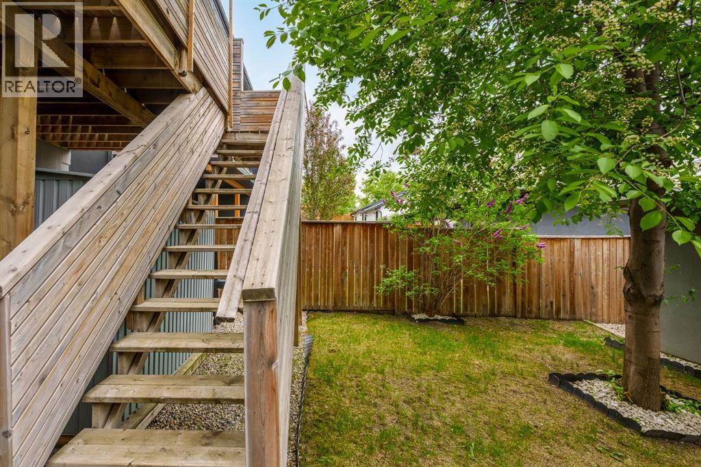 1826 37 Avenue SW - 40
