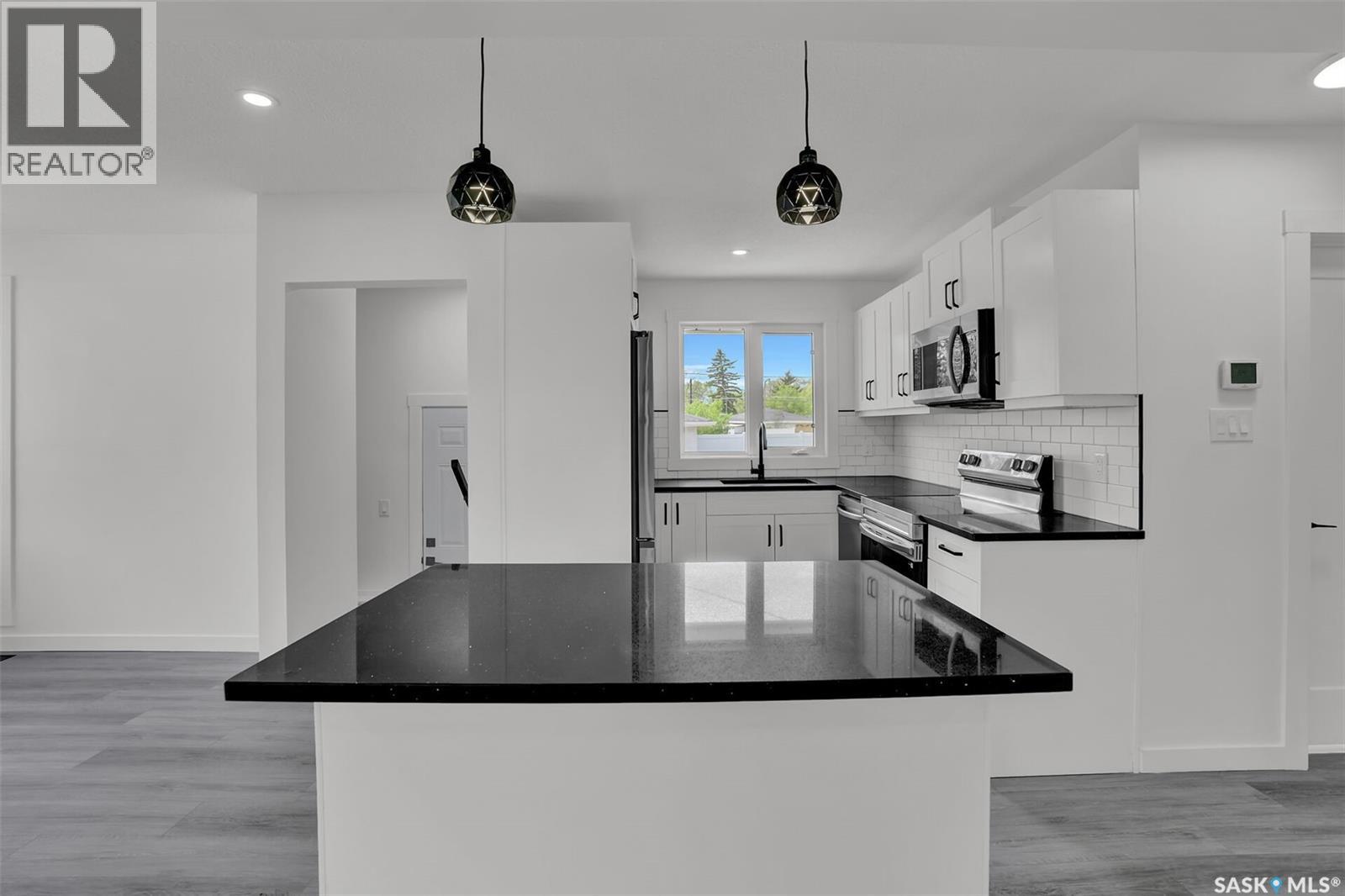 654 Aberdeen CRESCENT - 11