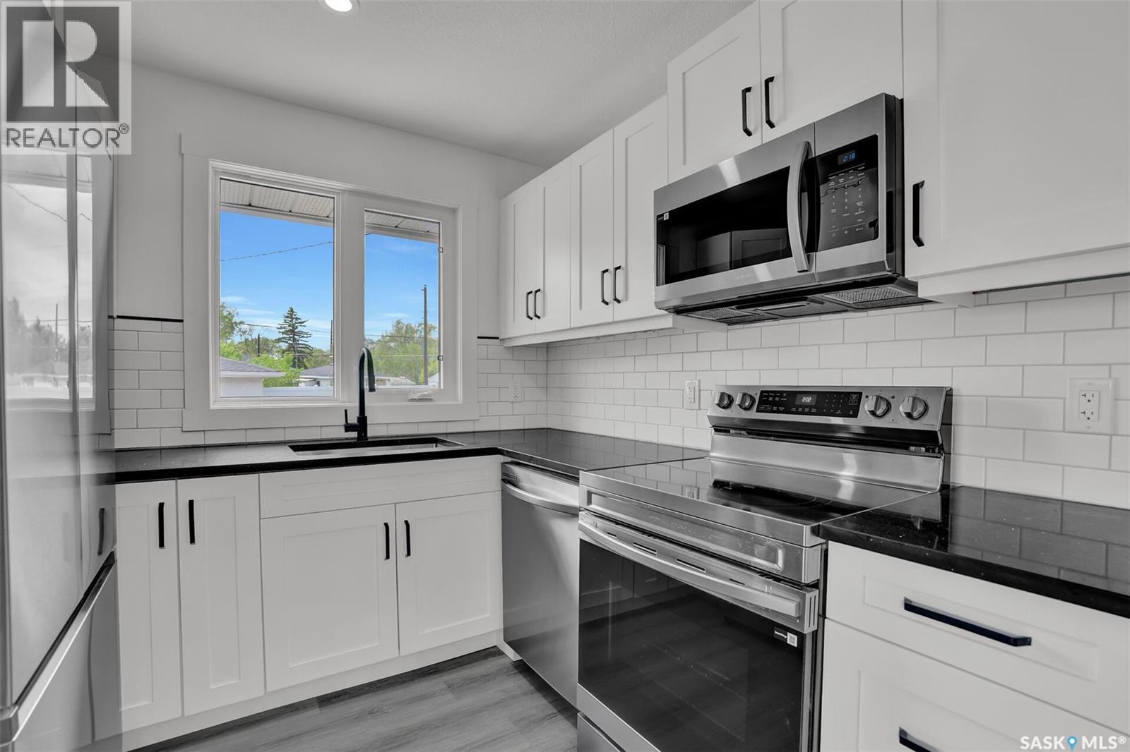 654 Aberdeen CRESCENT - 12