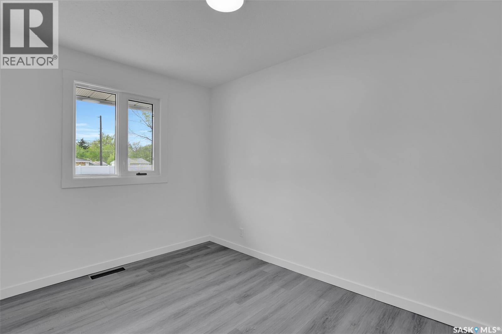 654 Aberdeen CRESCENT - 16