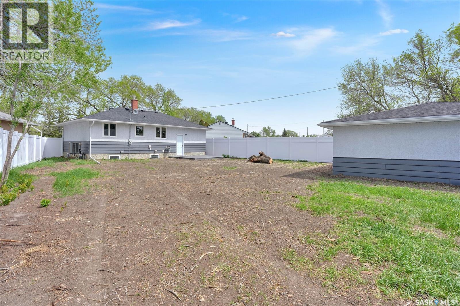 654 Aberdeen CRESCENT - 32