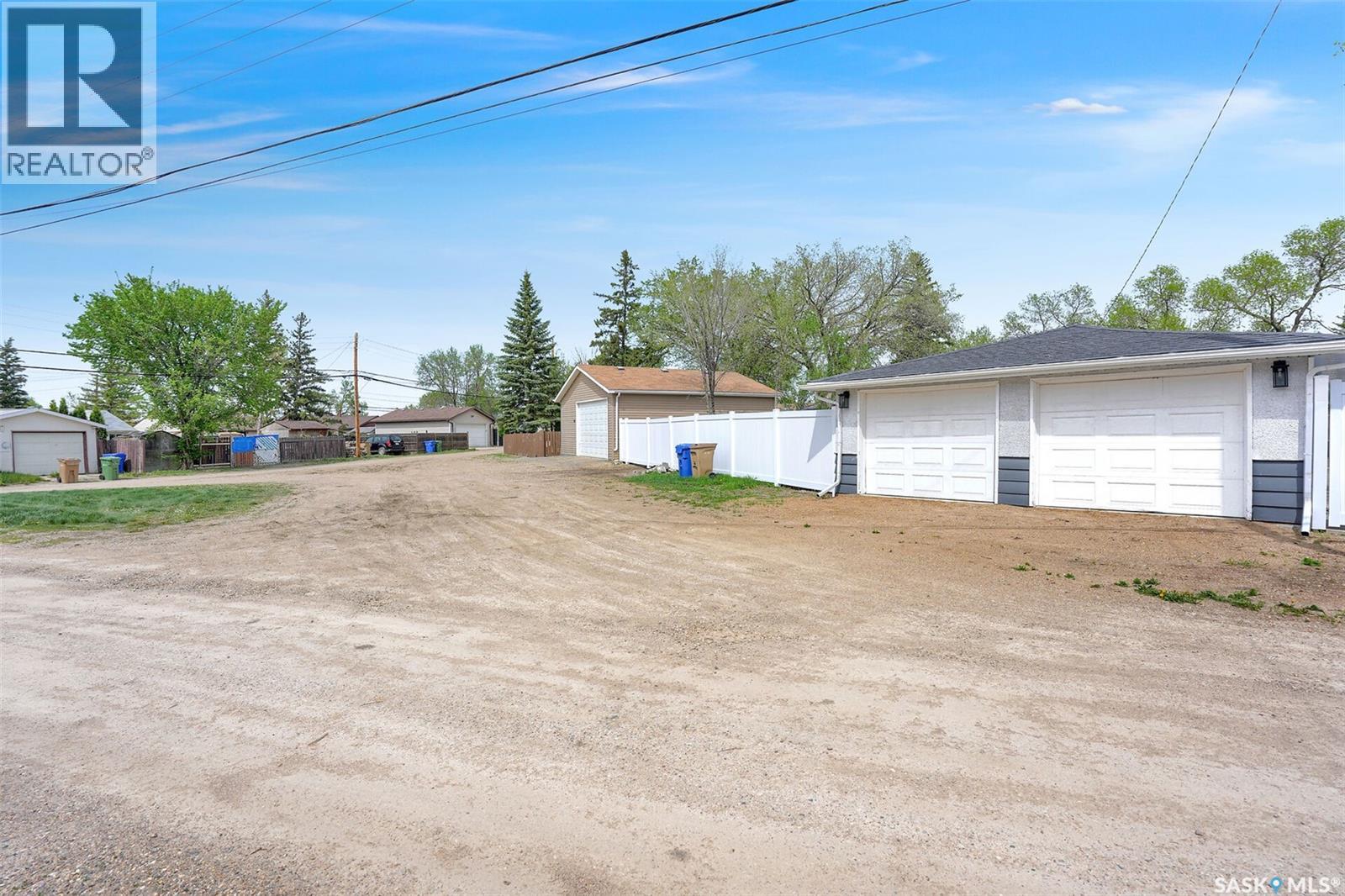654 Aberdeen CRESCENT - 35