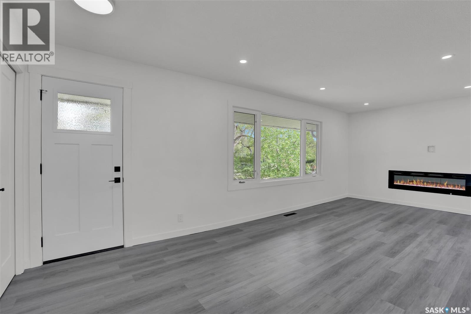 654 Aberdeen CRESCENT - 4