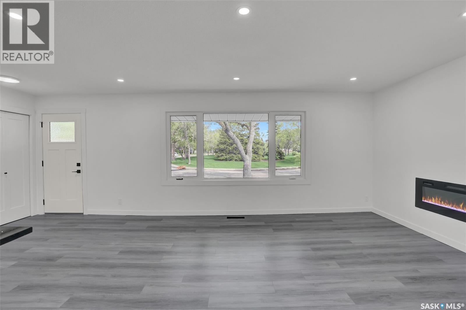 654 Aberdeen CRESCENT - 5
