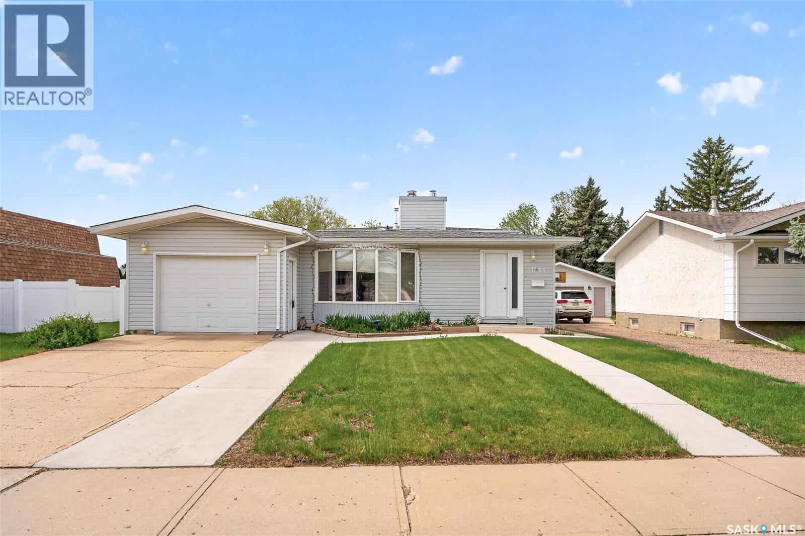 1381 Prince CRESCENT - Image 3