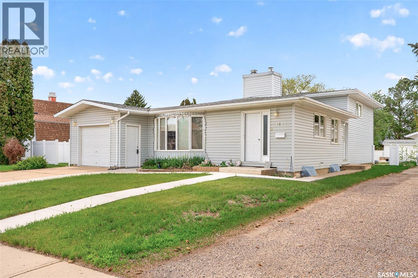 1381 Prince CRESCENT - 4