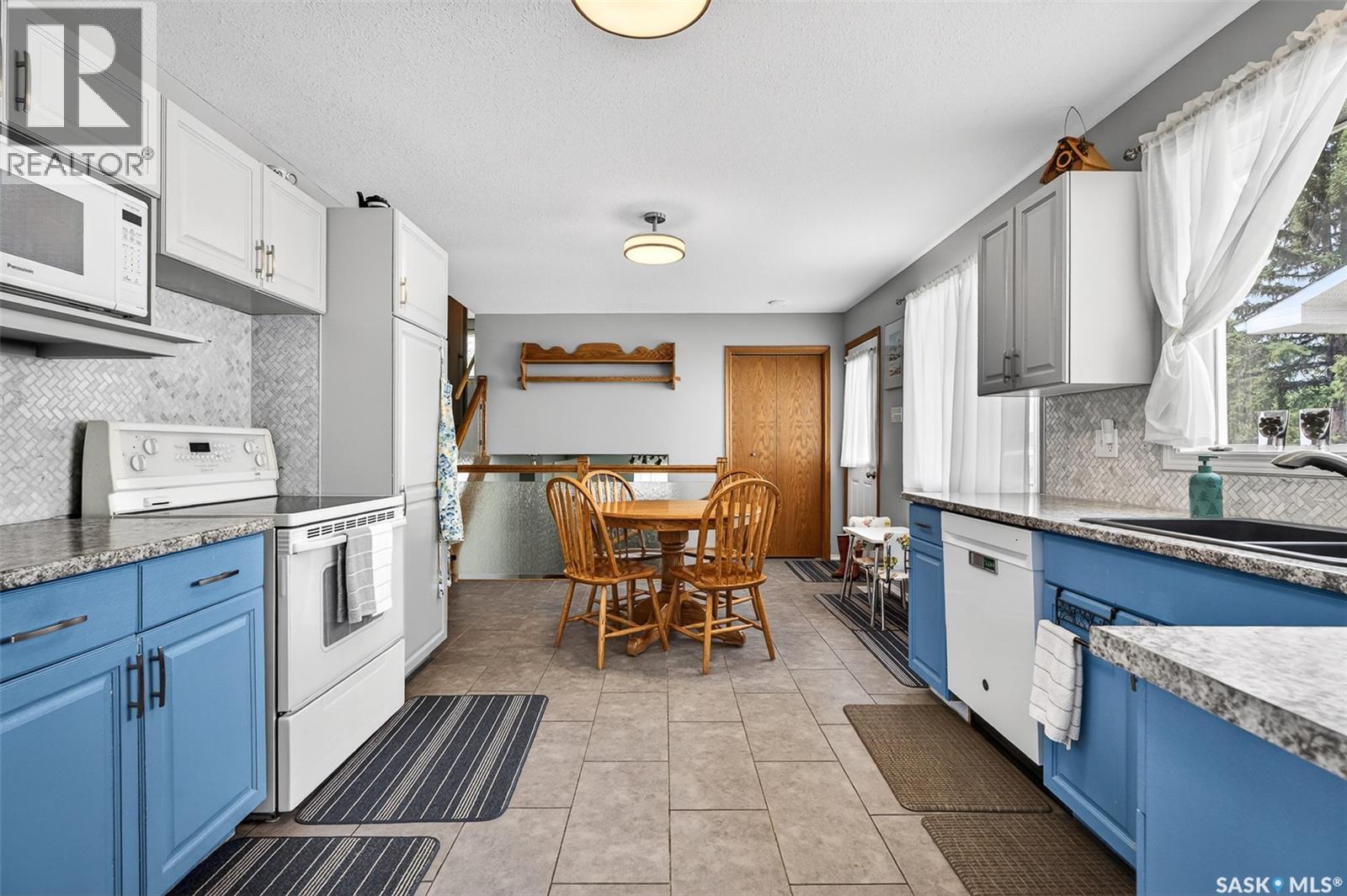 1381 Prince CRESCENT - 5