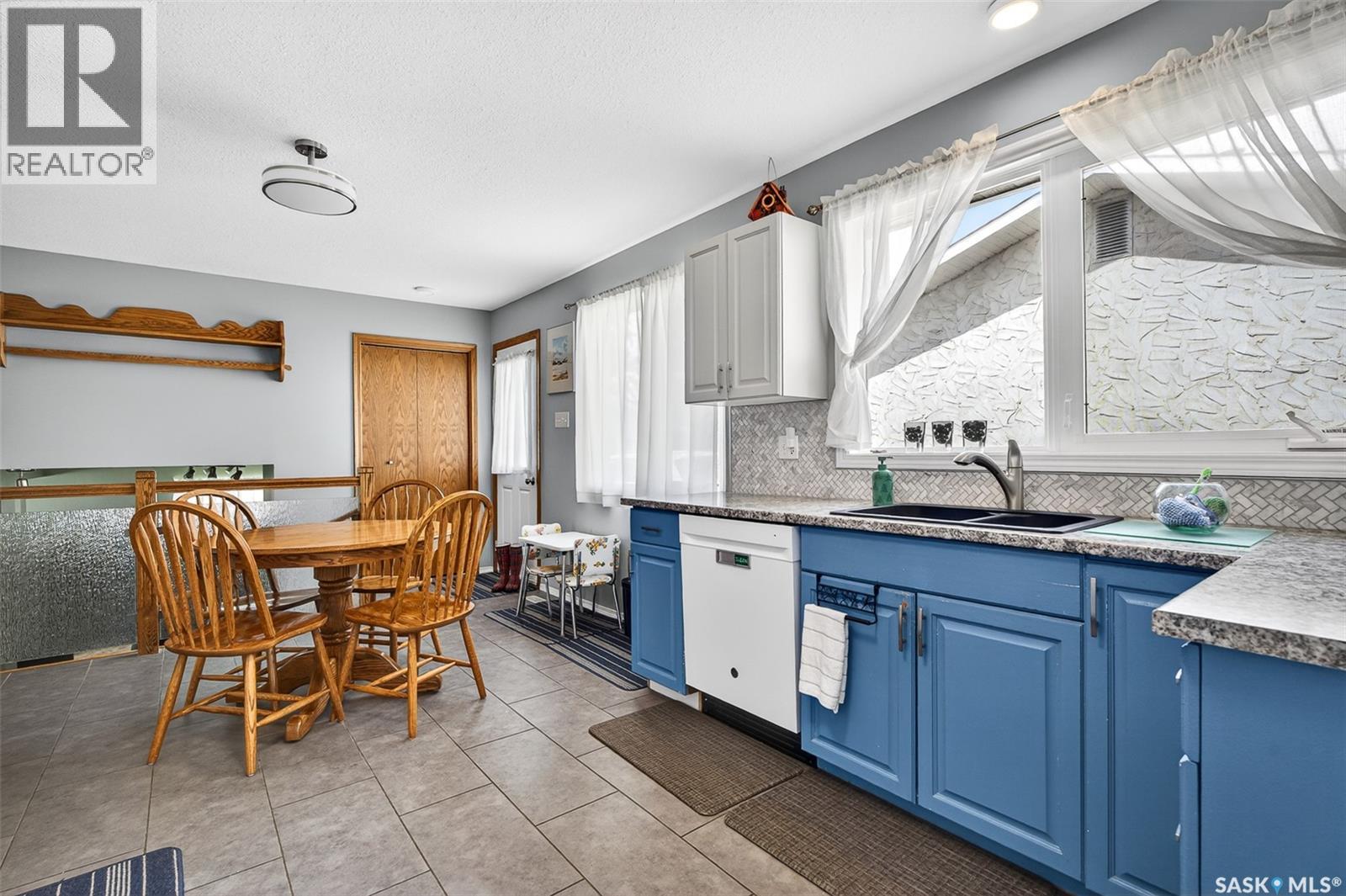 1381 Prince CRESCENT - 6