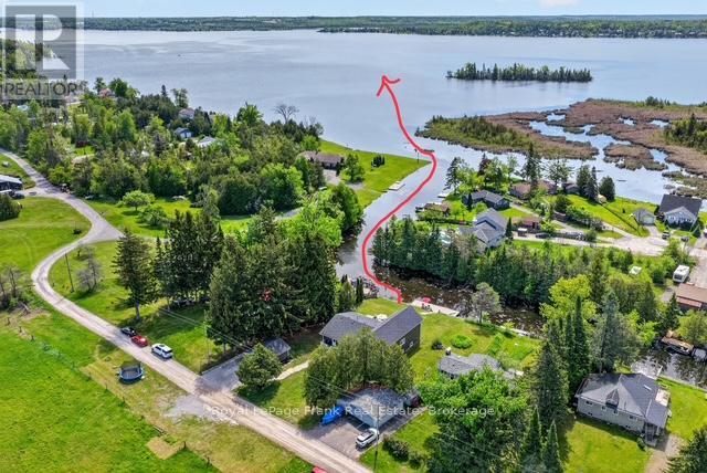 34 RIDEAU DRIVE - 3