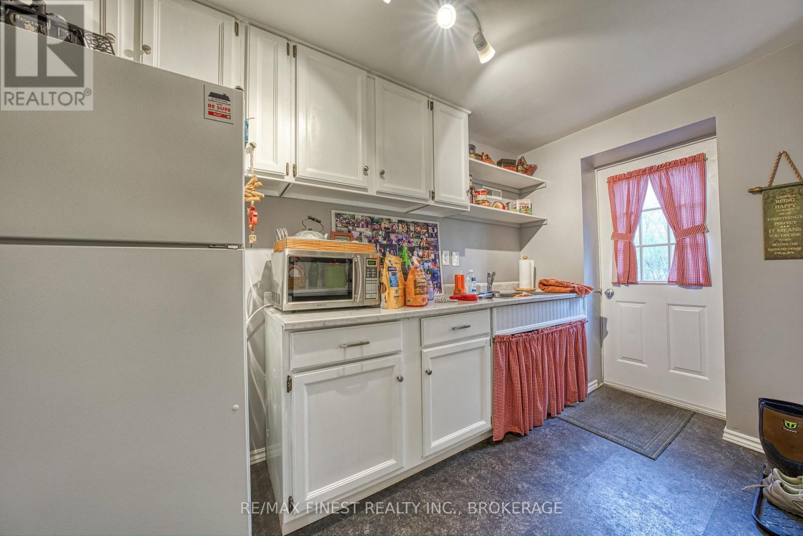 1861 BURBROOK ROAD - 44