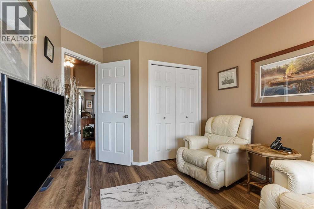 605 Sunridge Crescent W - 14