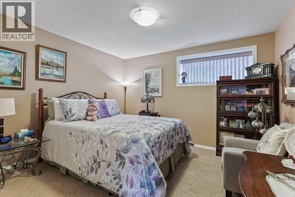 605 Sunridge Crescent W - 23