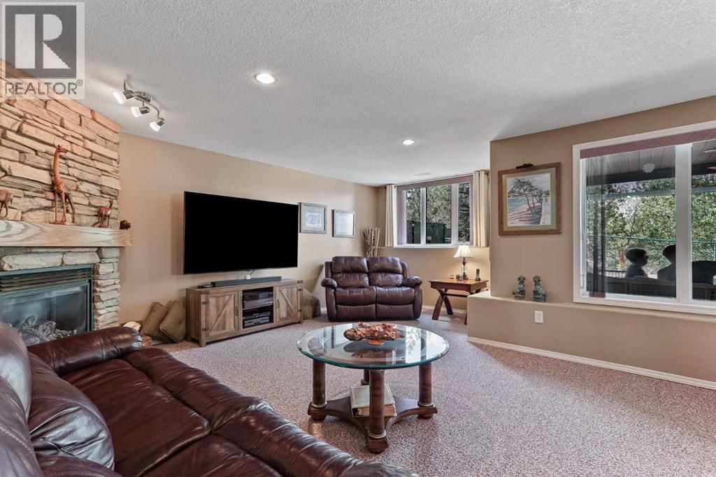 605 Sunridge Crescent W - 27