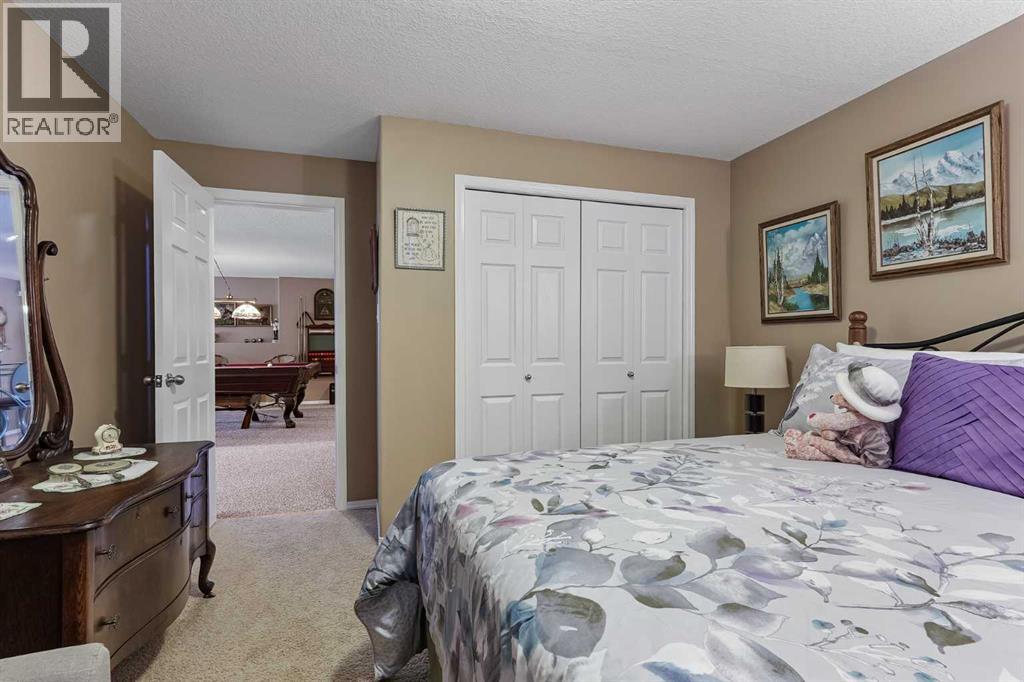 605 Sunridge Crescent W - 24