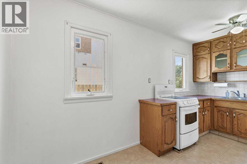 119 10 Street SW - 13