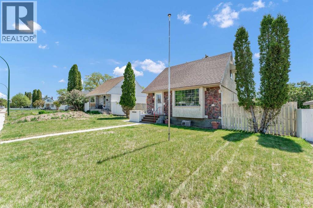 119 10 Street SW - 3