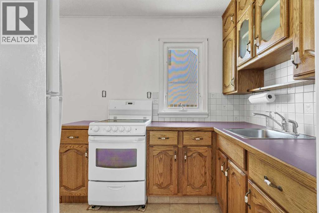 119 10 Street SW - 9