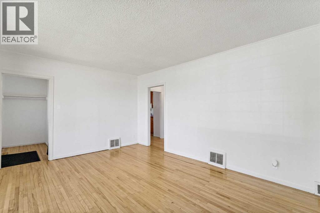 119 10 Street SW - 8