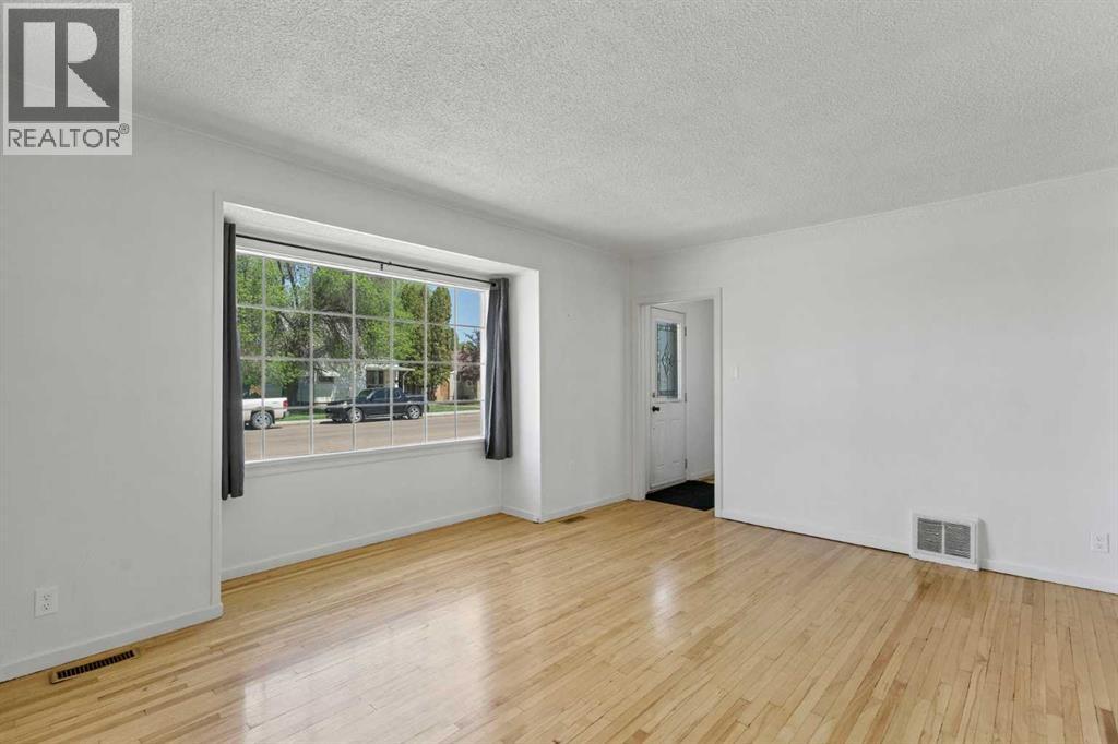 119 10 Street SW - 7