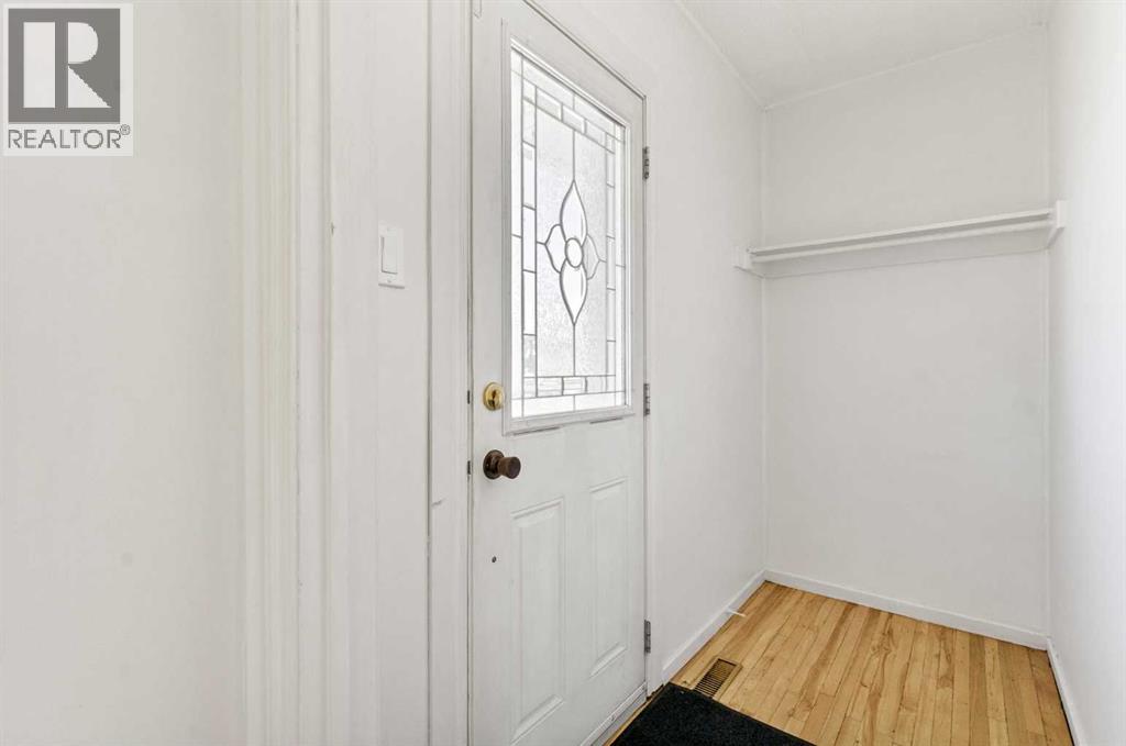 119 10 Street SW - 5