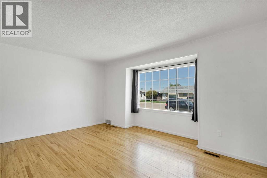 119 10 Street SW - 6