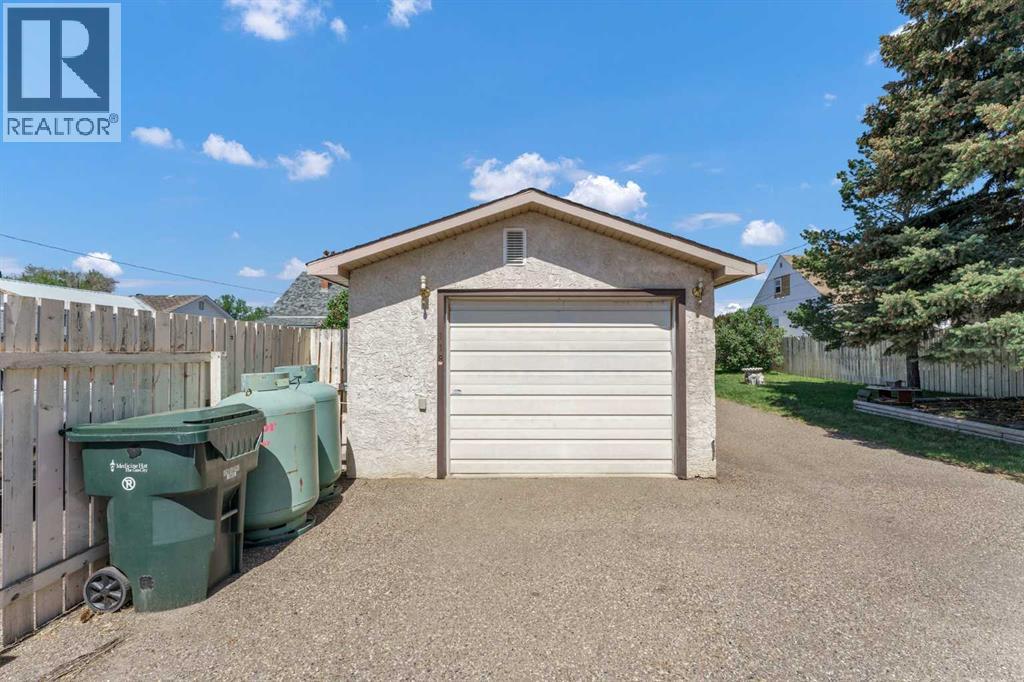 119 10 Street SW - 37