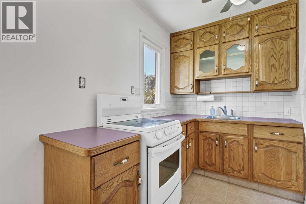 119 10 Street SW - 10