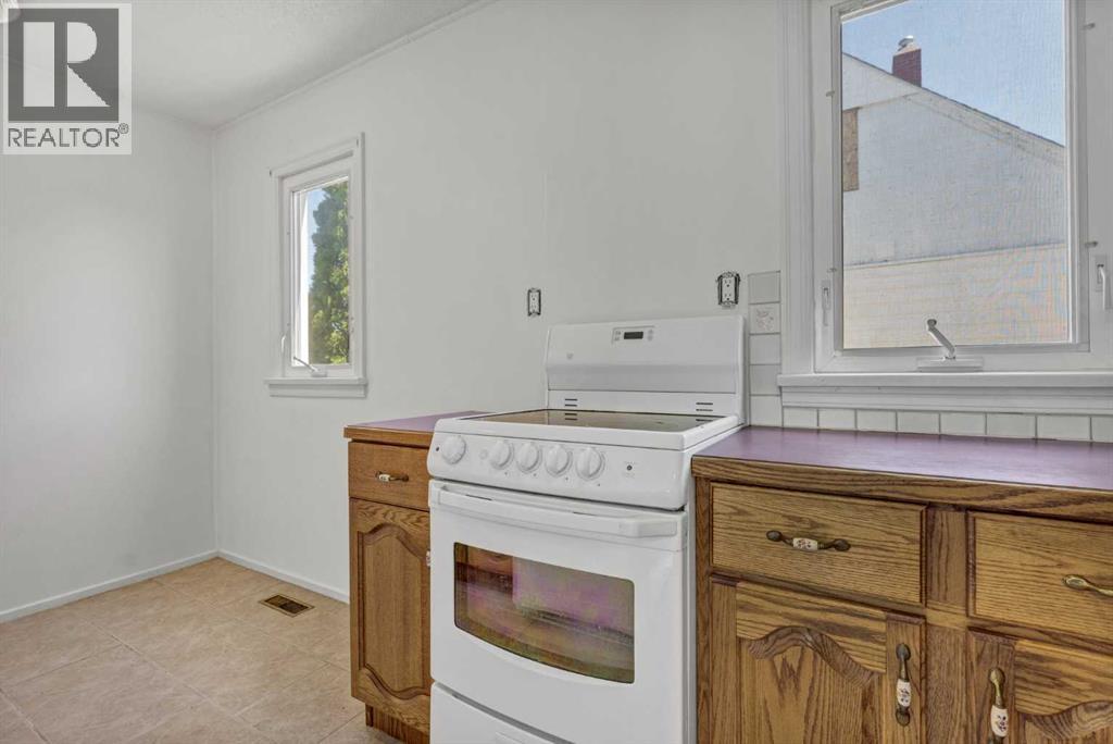119 10 Street SW - 12