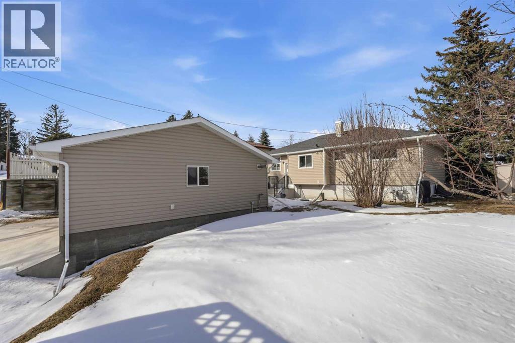 1 Thorncliffe Crescent NW - 36