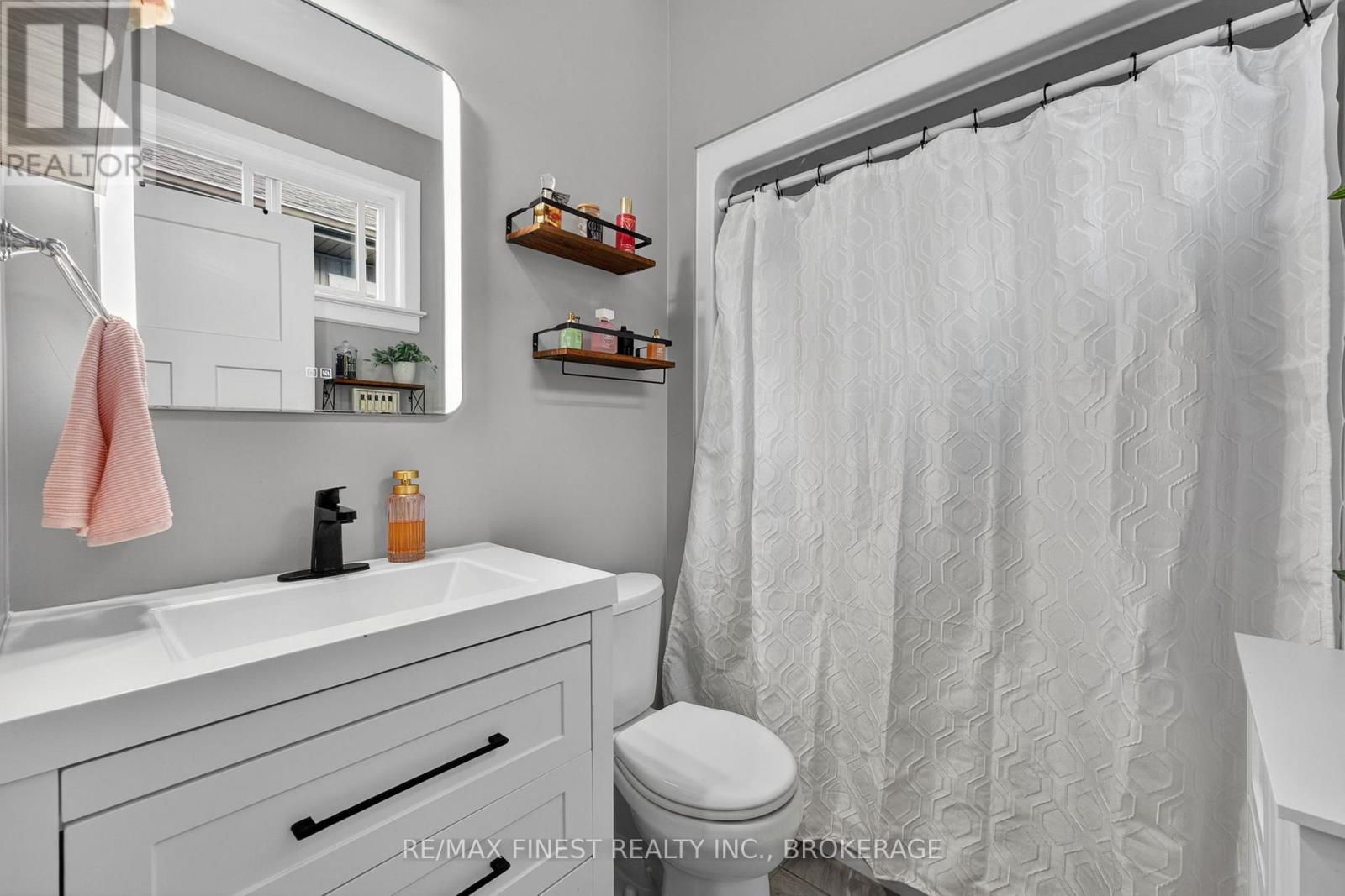 119 CHAMPAGNE CRESCENT - 11
