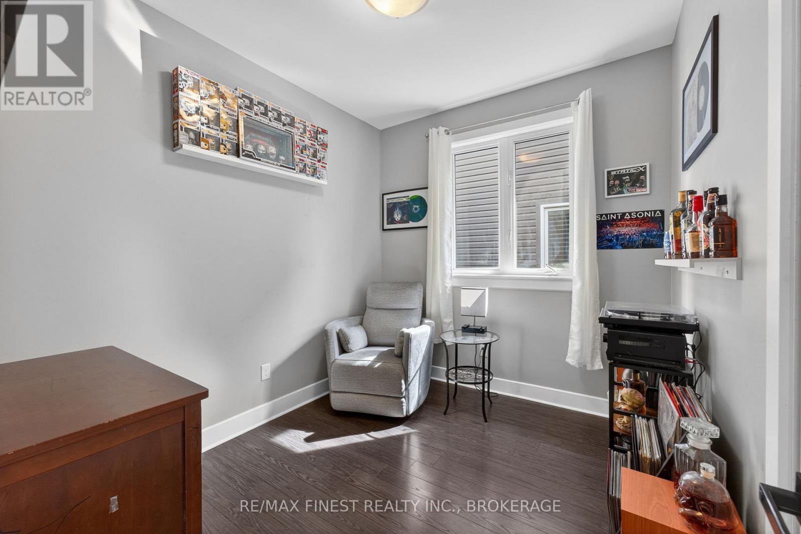 119 CHAMPAGNE CRESCENT - 13
