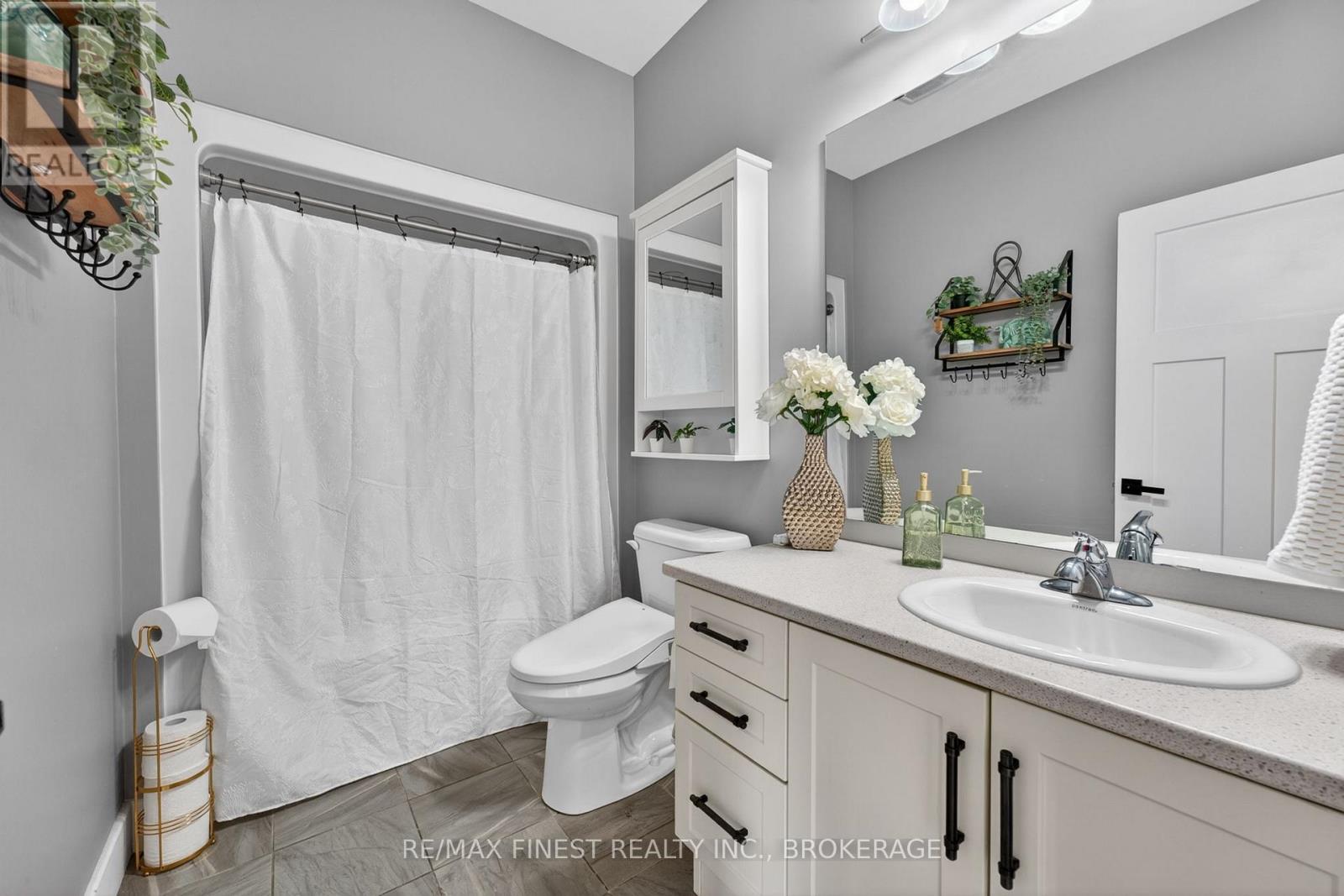 119 CHAMPAGNE CRESCENT - 14