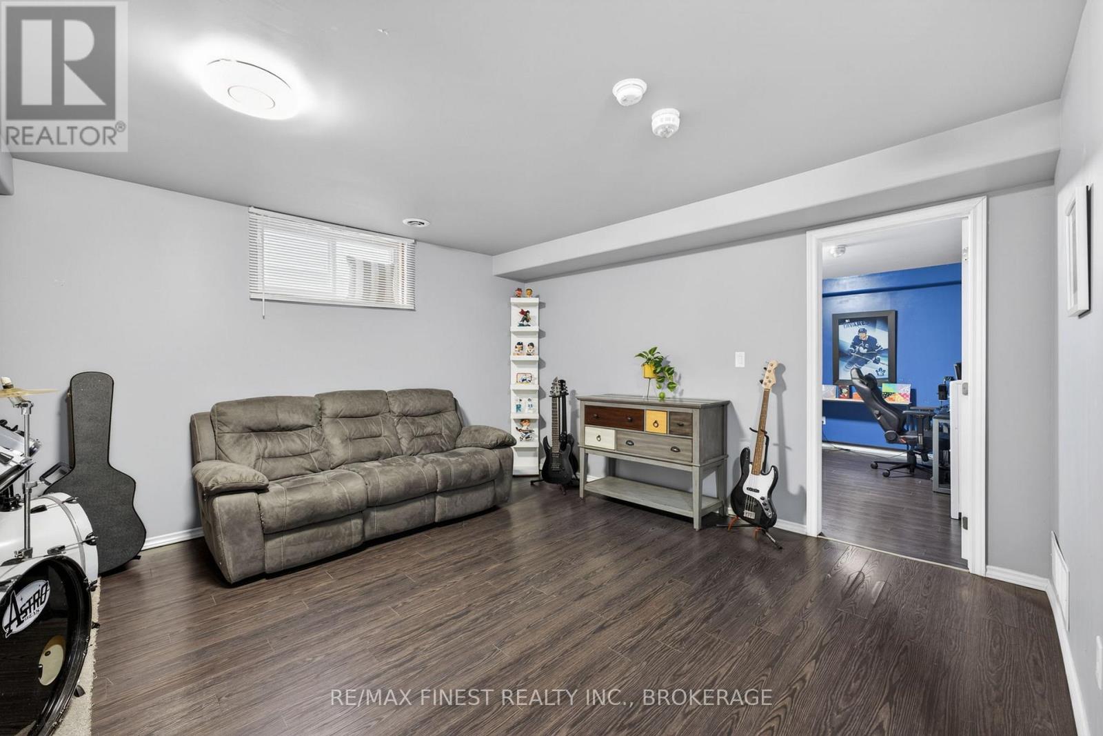 119 CHAMPAGNE CRESCENT - 15