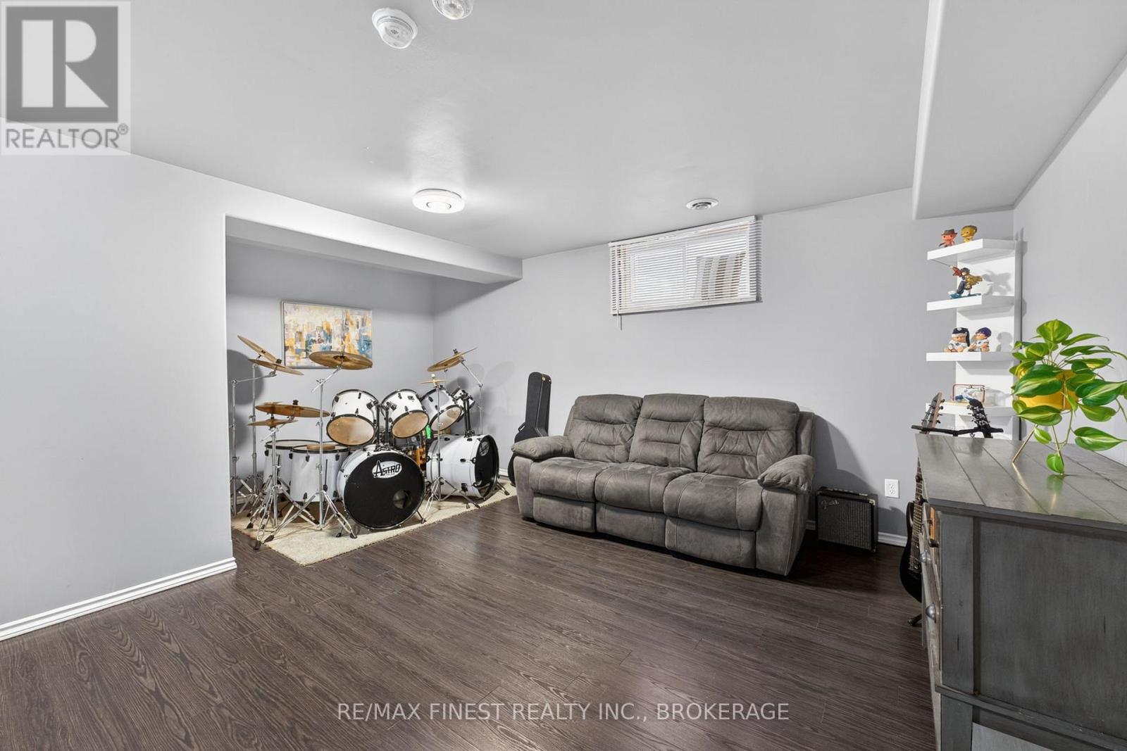 119 CHAMPAGNE CRESCENT - 16