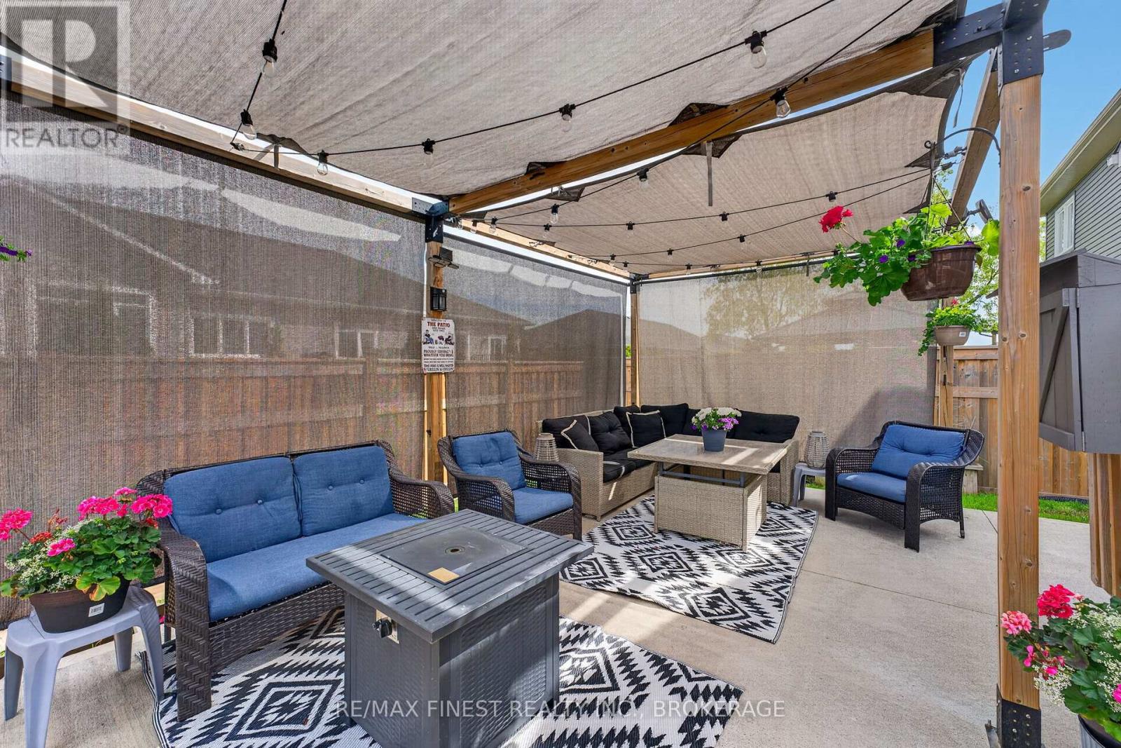 119 CHAMPAGNE CRESCENT - 22