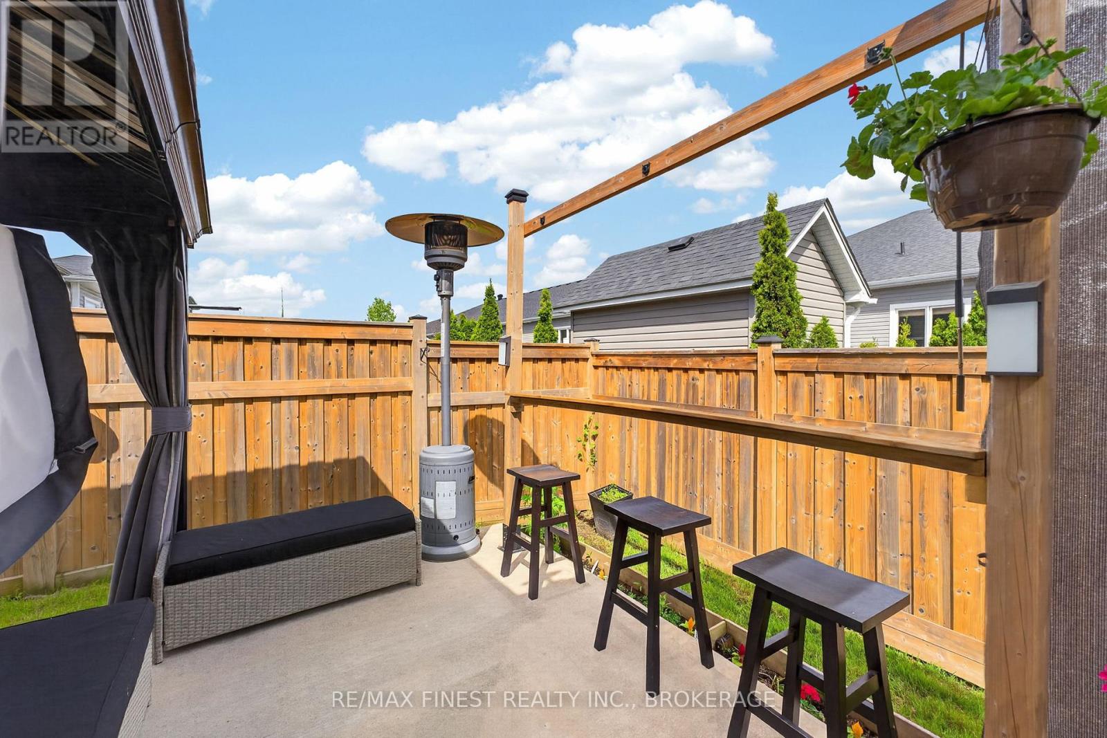 119 CHAMPAGNE CRESCENT - 23