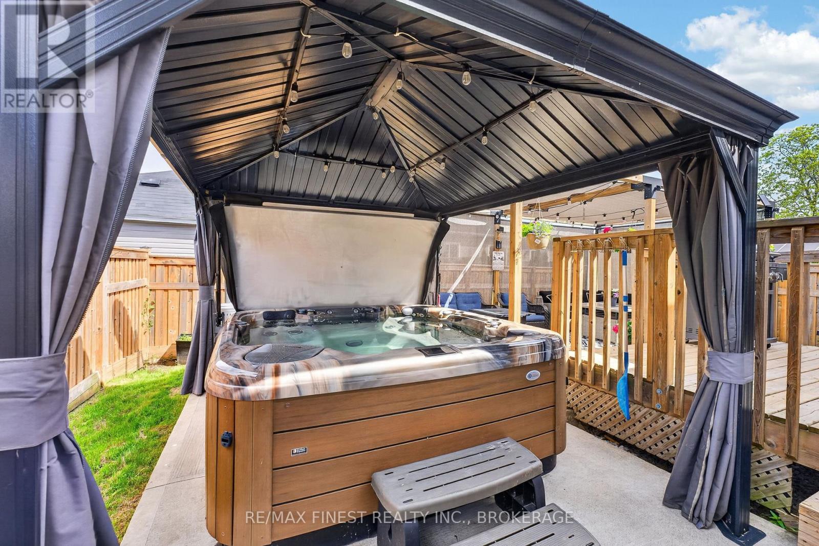 119 CHAMPAGNE CRESCENT - 24